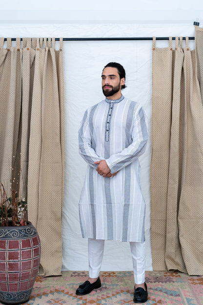 Ahsaas Embroidered Kurta